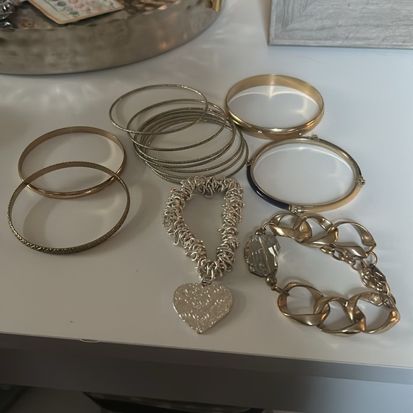 🪷 5/$10 🪷 Bundles of bracelets - Picture 3 of 11